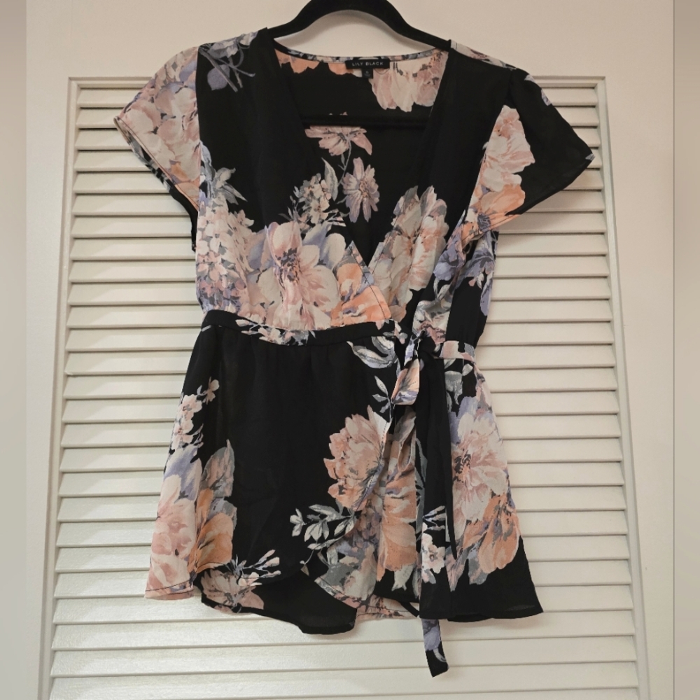 Lily Black - Floral Wrap Lightweight Short-Sleeve Top
